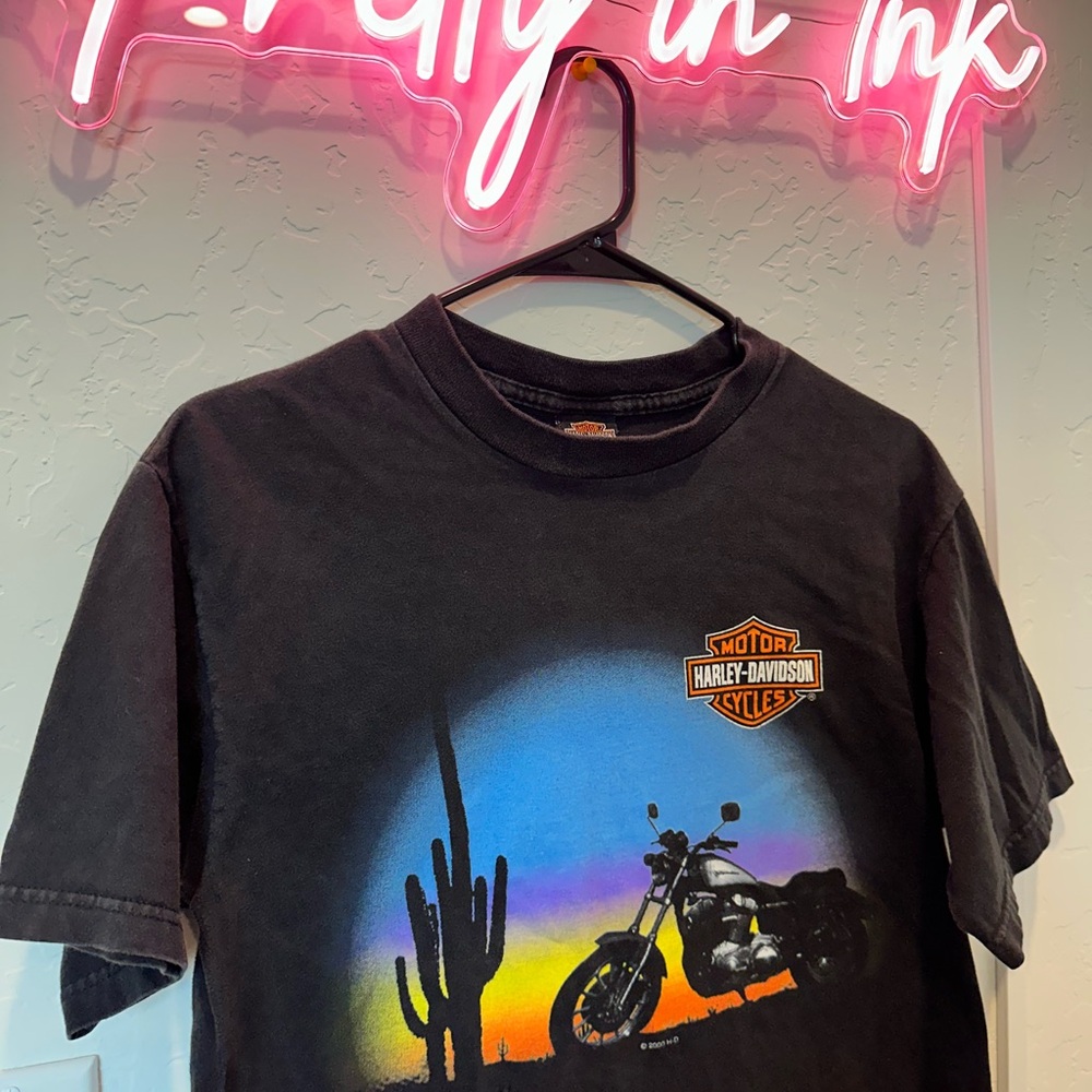 1999 vintage Harley-Davidson Black Tee with Motorcycle and Desert Scene